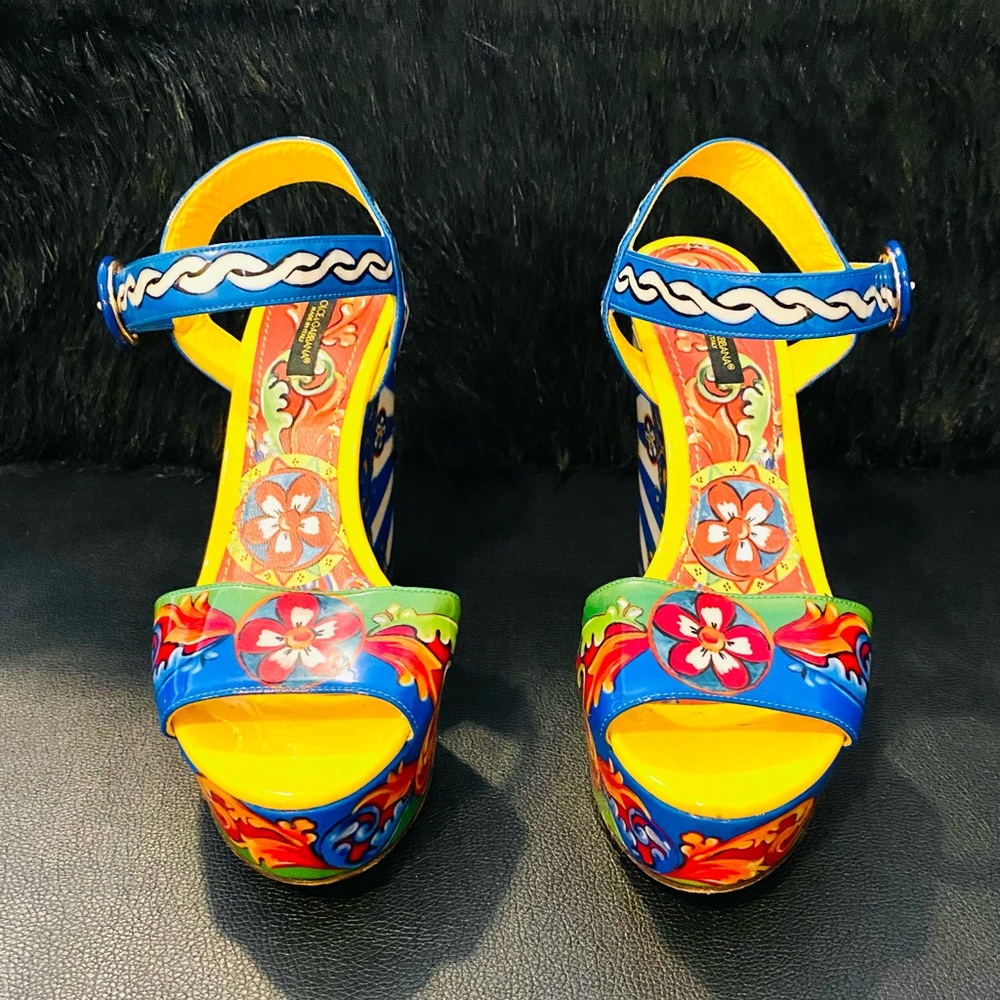 Dolce & Gabbana
Patent Leather Sandals
EU39.5